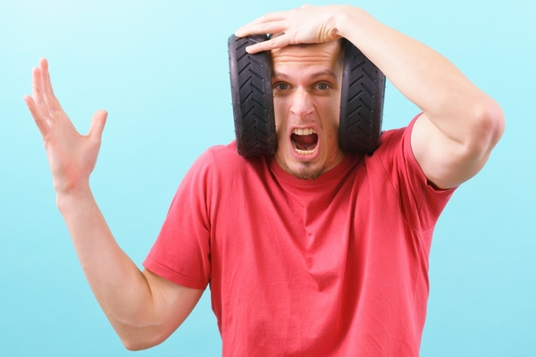 Počujete zvuk pneumatík v interiéri auta? Preverte ich stav